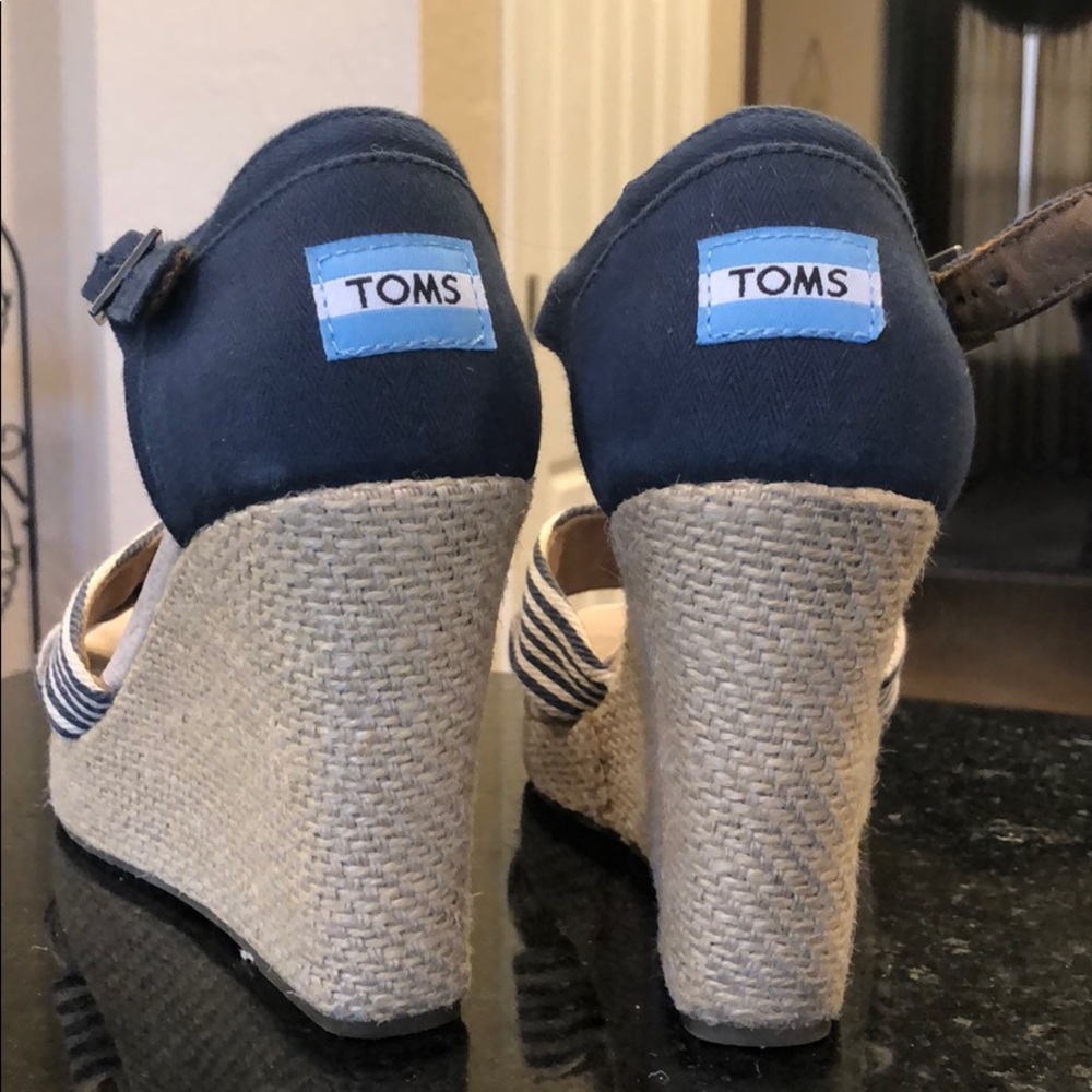 Toms Size 8 wedges
